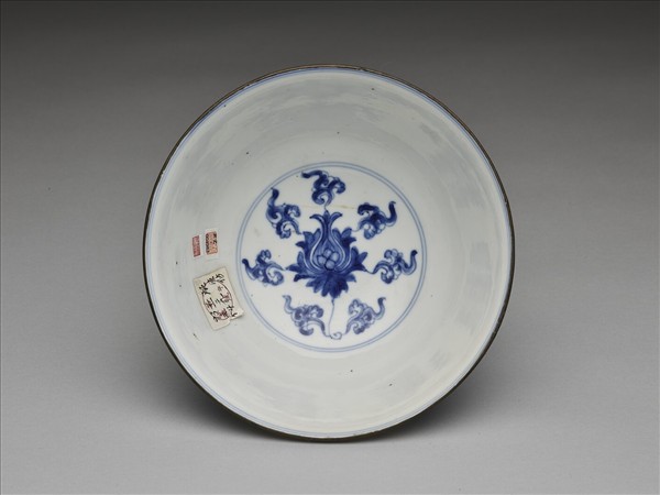 青花番蓮紋碗