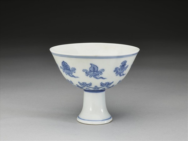 青花八寶紋高足杯