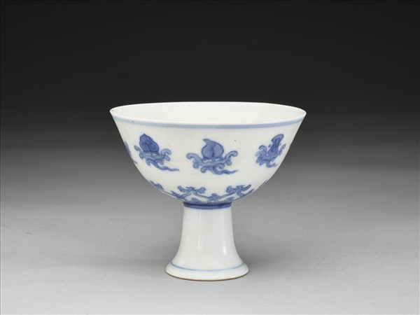 青花八寶紋高足杯