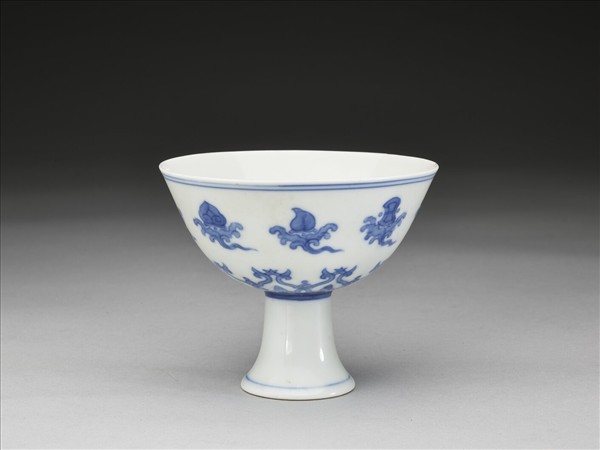 青花八寶紋高足杯