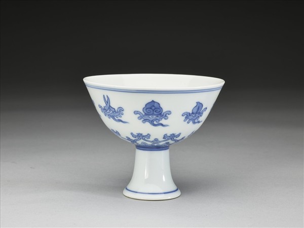 青花八寶紋高足杯