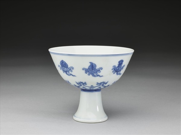 青花八寶紋高足杯