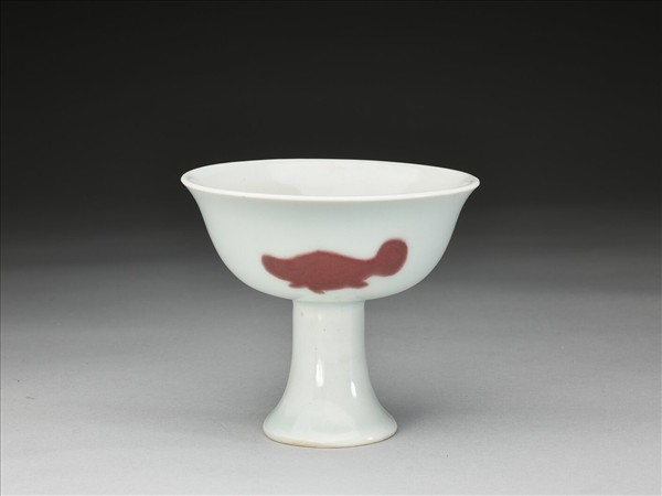 釉裡紅三魚紋高足杯