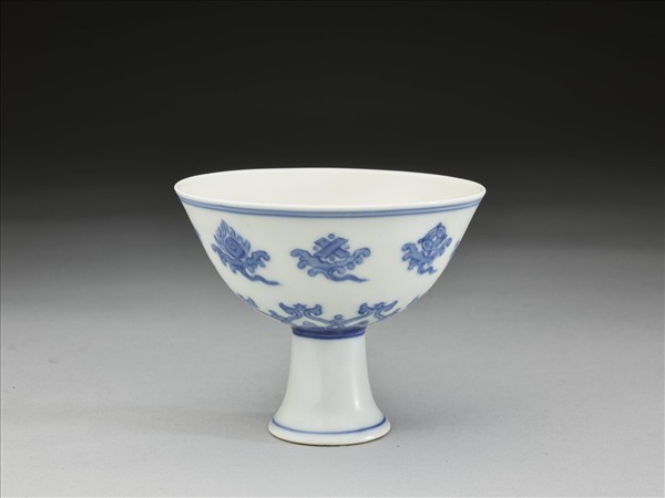 青花八寶紋高足杯