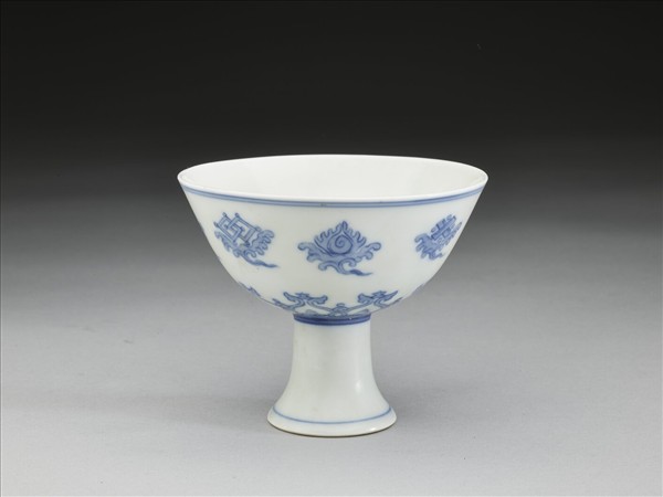 青花八寶紋高足杯