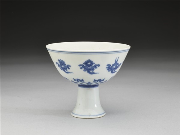 青花八寶紋高足杯
