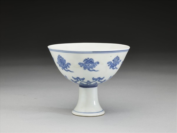 青花八寶紋高足杯