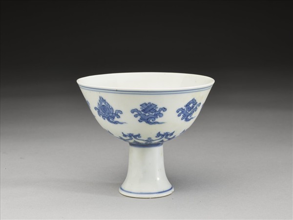 青花八寶紋高足杯