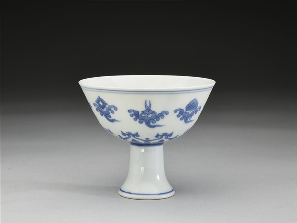 青花八寶紋高足杯