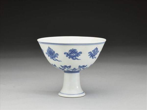 青花八寶紋高足杯