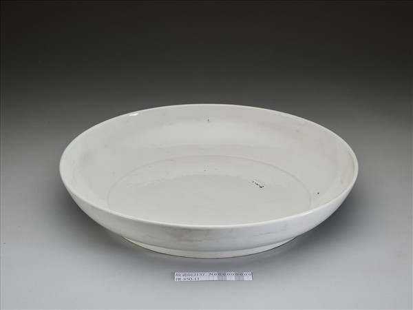 甜白釉盤