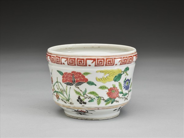 粉彩折枝花卉紋花盆