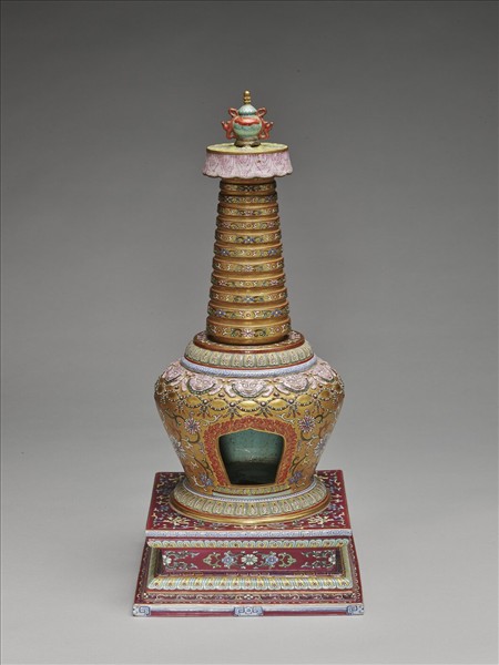 粉彩金地花卉紋塔形龕