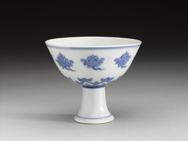 青花八寶紋高足杯