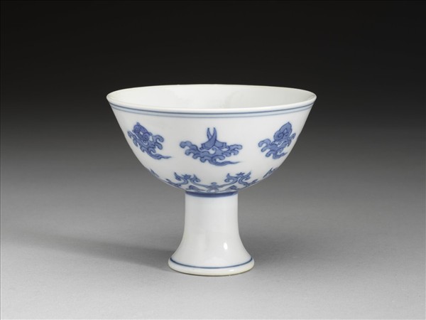 青花八寶紋高足杯