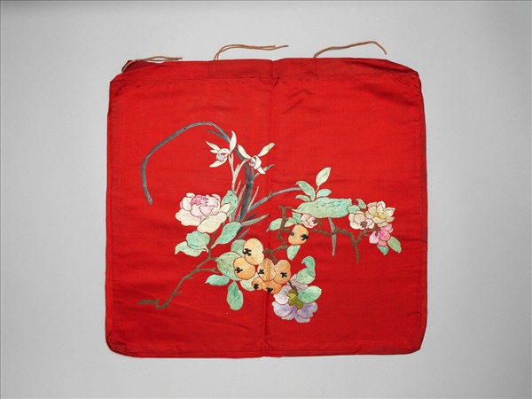 繡折枝花果紋椅墊