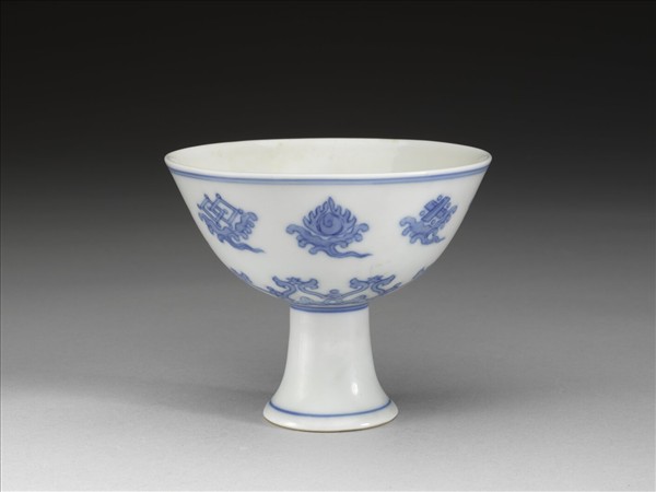 青花八寶紋高足杯