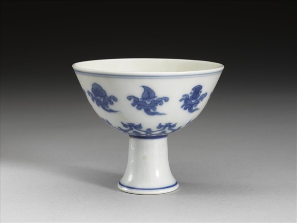 青花八寶紋高足杯