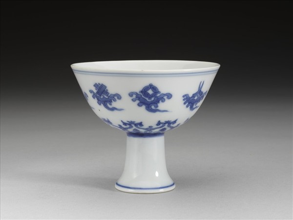 青花八寶紋高足杯