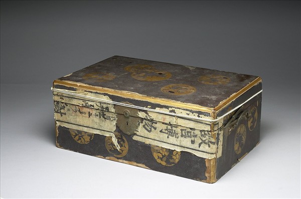 蒔繪花卉紋漆盒