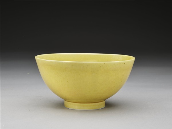 嬌黃釉碗