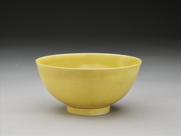 嬌黃釉碗