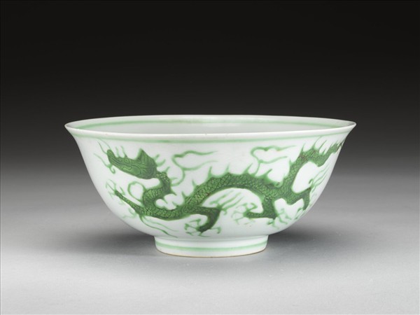 白瓷綠彩龍紋碗