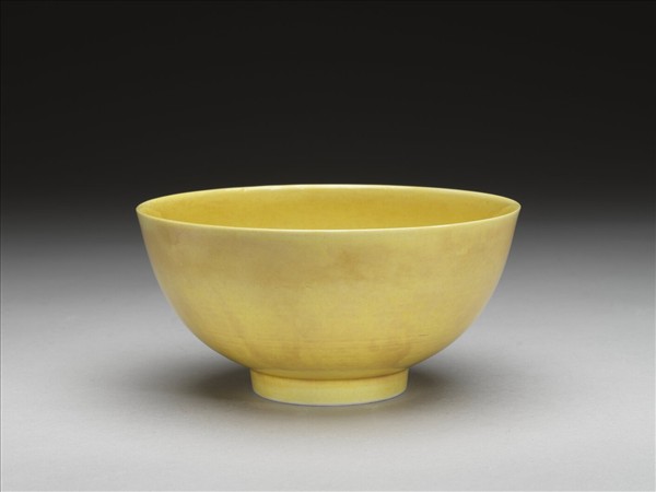嬌黃釉碗