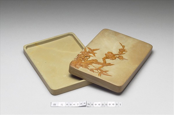 松花石梅竹紋硯盒