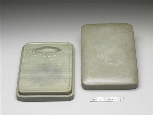 松花石如意雲紋硯