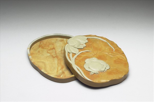 松花石荷塘蛙鳴圖硯盒