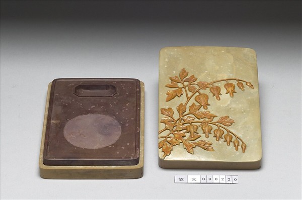 松花石荷包牡丹硯