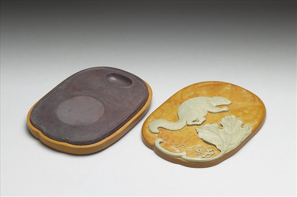 松花石松鼠瓜藤圖硯