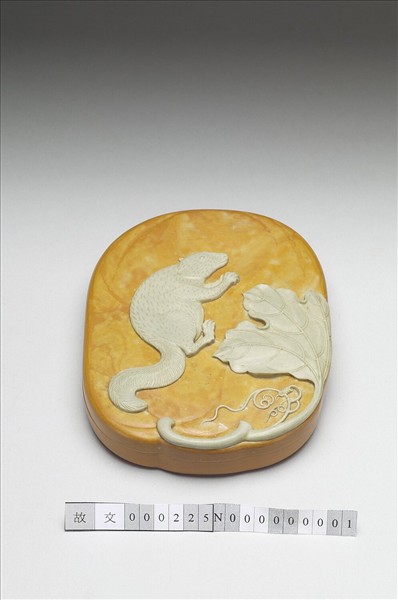 松花石松鼠瓜藤圖硯盒