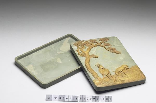 松花石松下雙鹿圖硯盒