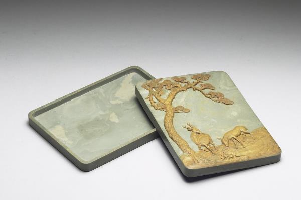 松花石松下雙鹿圖硯盒