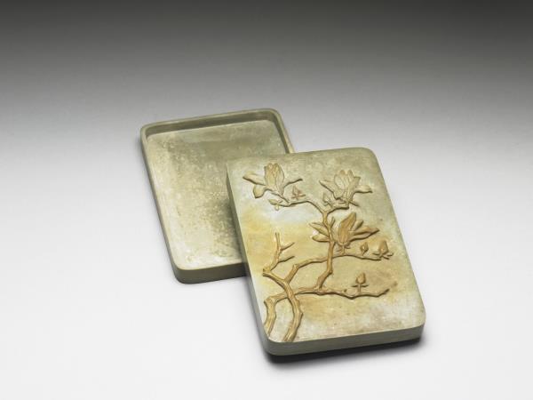 綠夾黃刻玉蘭花石盒