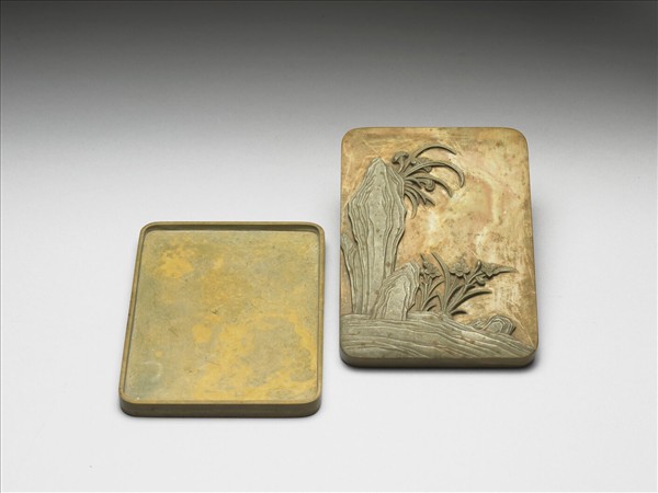 綠夾黃刻水仙石盒