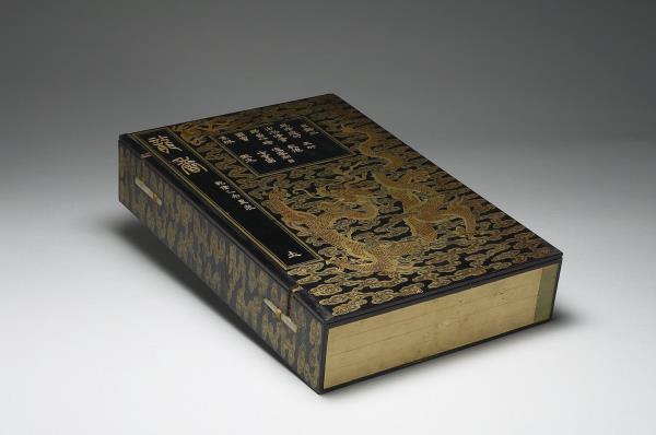 黑漆描金雲龍紋盒