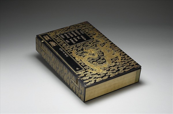 黑漆描金雲龍紋盒