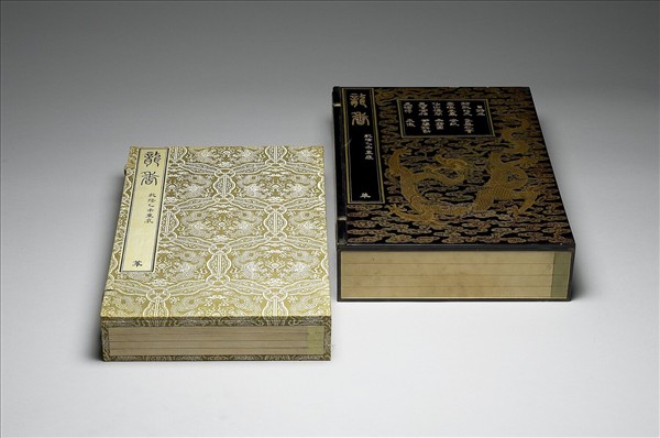 黑漆描金雲龍紋盒