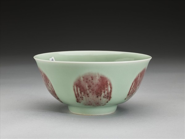 冬青釉紅彩團鳳紋碗