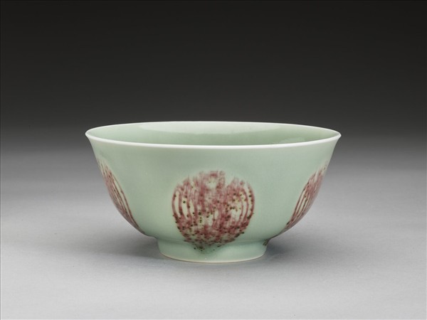 冬青釉紅彩團鳳紋碗