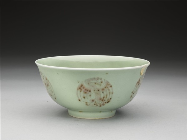 冬青釉紅彩團鳳紋碗