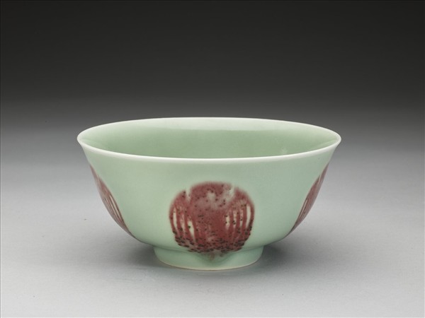 冬青釉紅彩團鳳紋碗