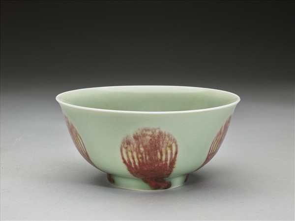 冬青釉紅彩團鳳紋碗