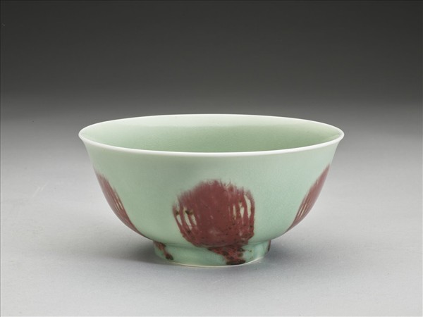 冬青釉紅彩團鳳紋碗