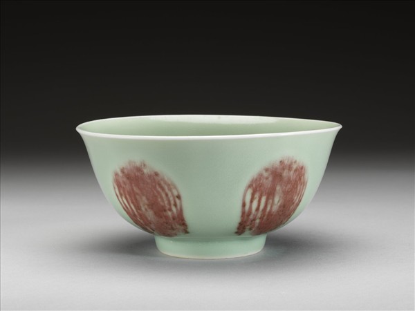 冬青釉紅彩團鳳紋碗