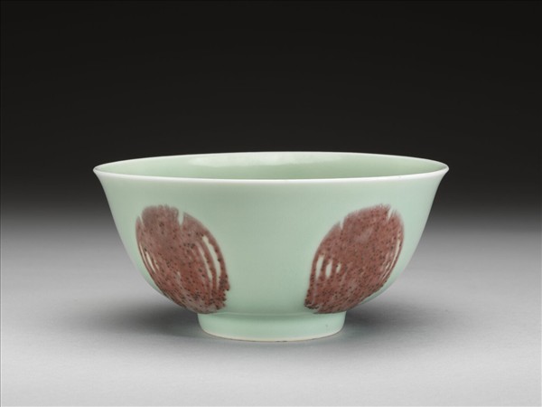 冬青釉紅彩團鳳紋碗