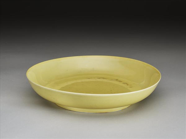 嬌黃釉盤